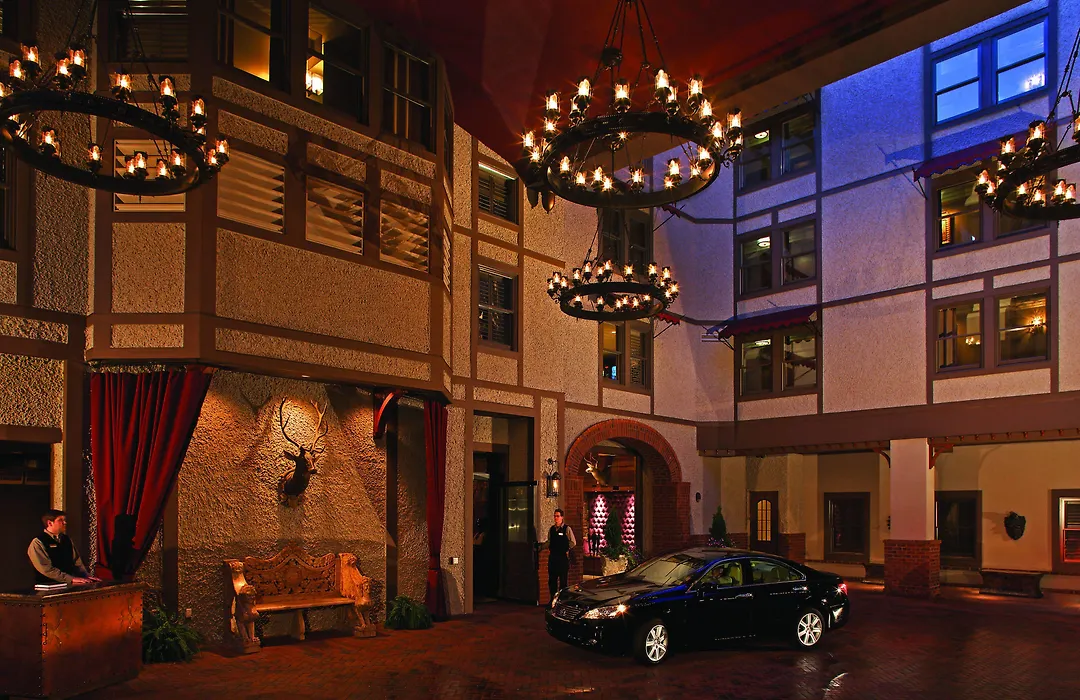 Grand Bohemian Lodge Asheville, Autograph Collection-1