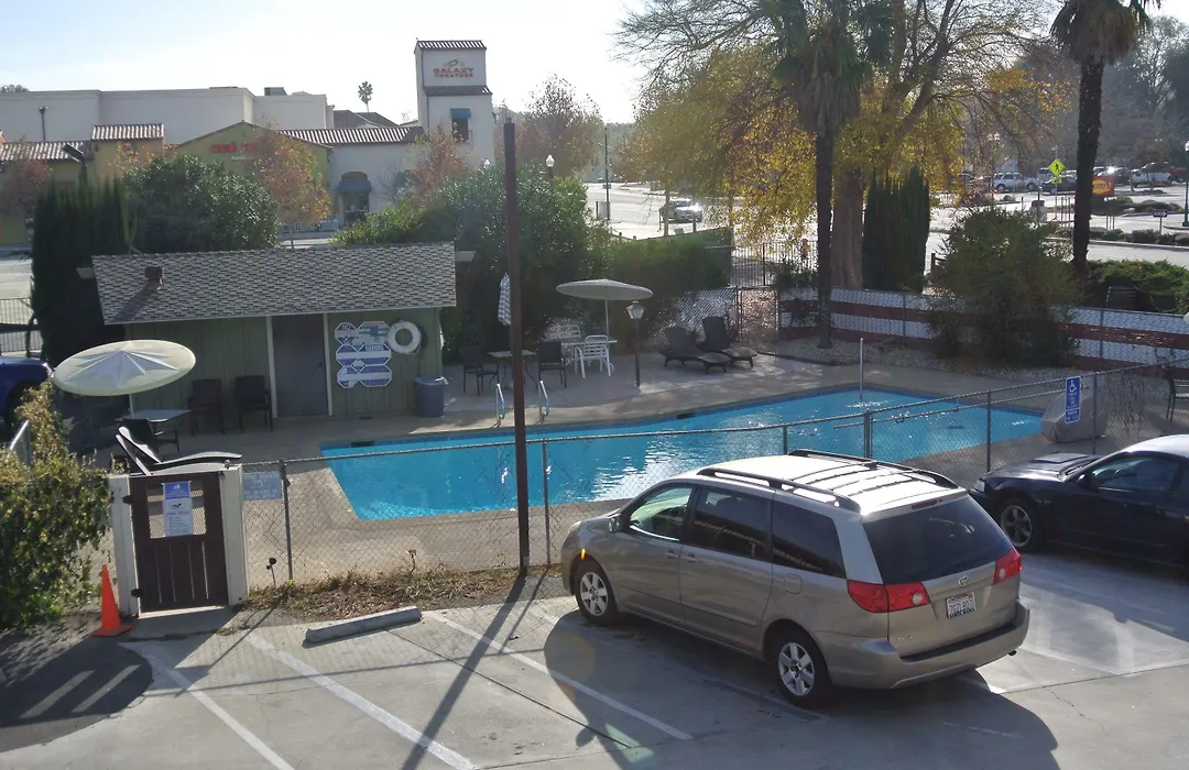 Vino Inn & Suites-1