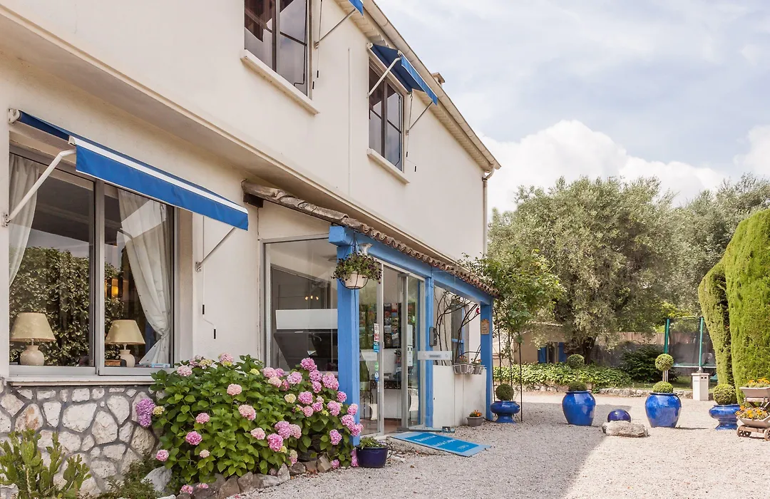 Logis Hotel des Cayrons-1