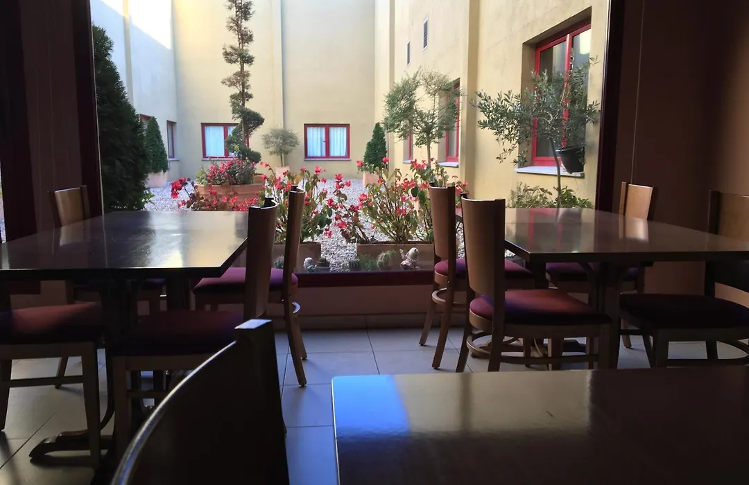 Hotel Jonquera-1