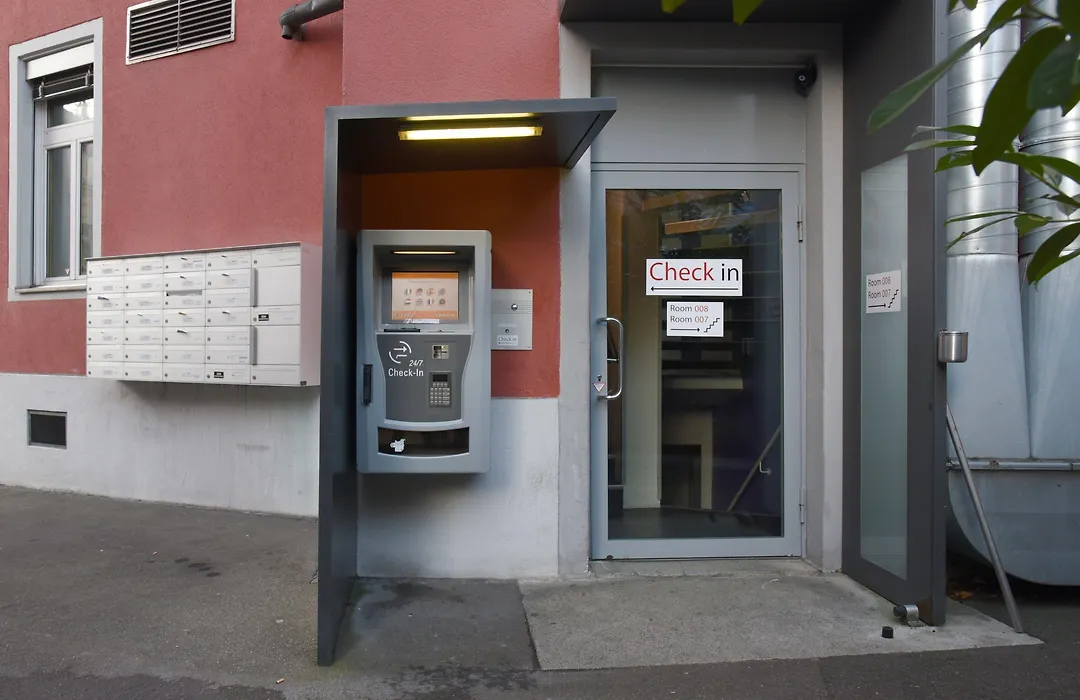Swiss Star California - Self Check-In-1