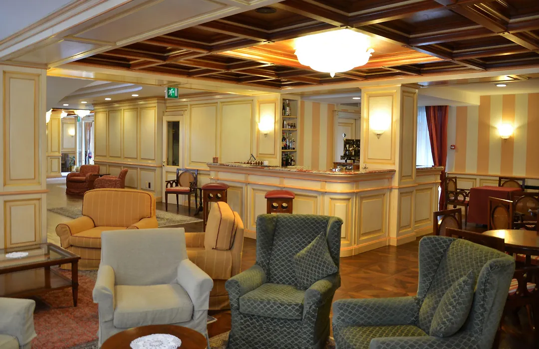 Hotel De La Ville-1
