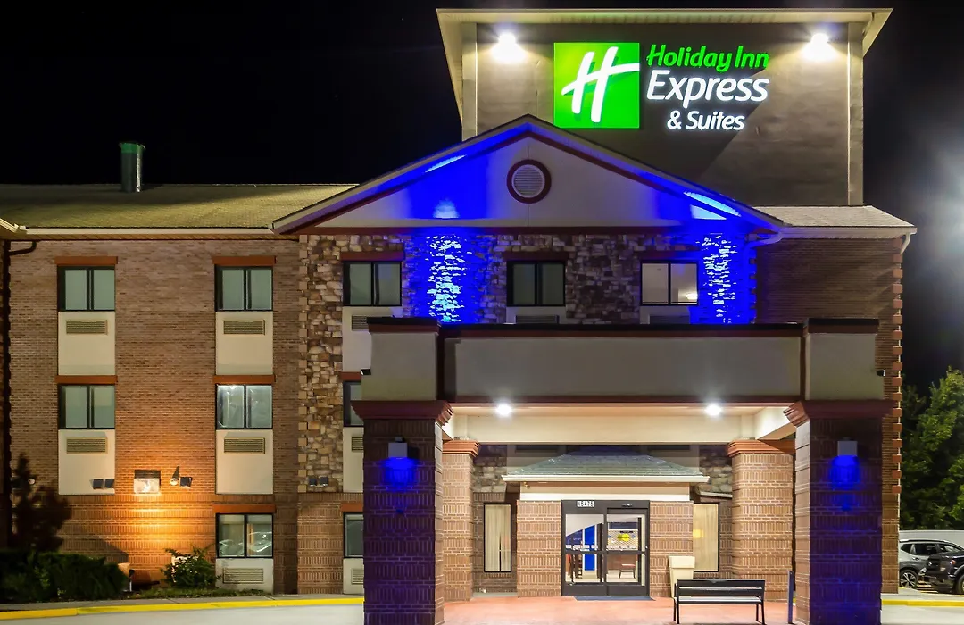 Holiday Inn Express & Suites - Olathe South By Ihg-1