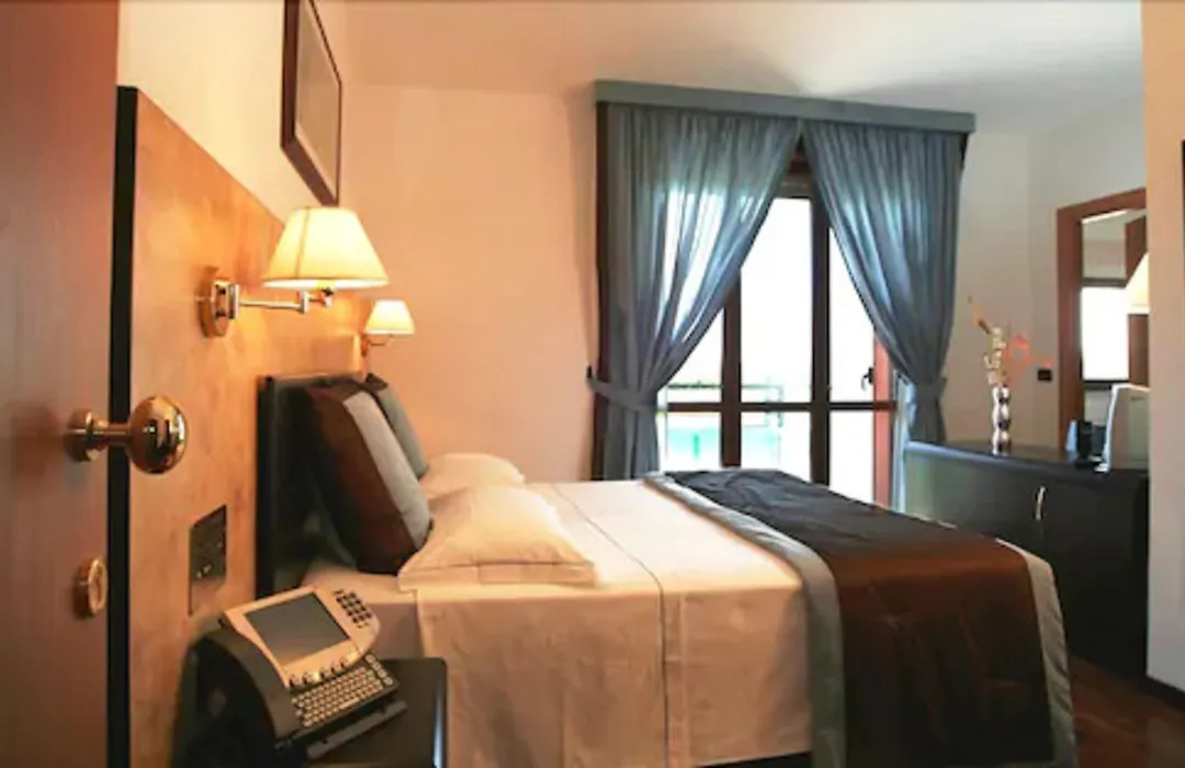 Air Hotel-1
