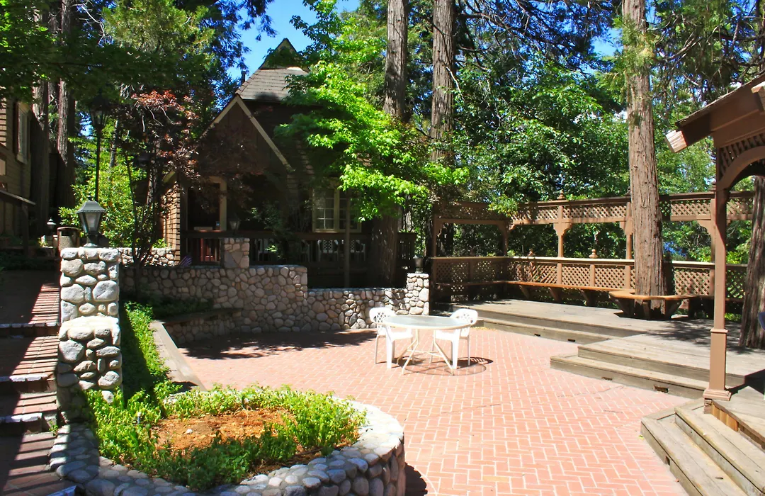 Saddleback Inn At Lake Arrowhead-1