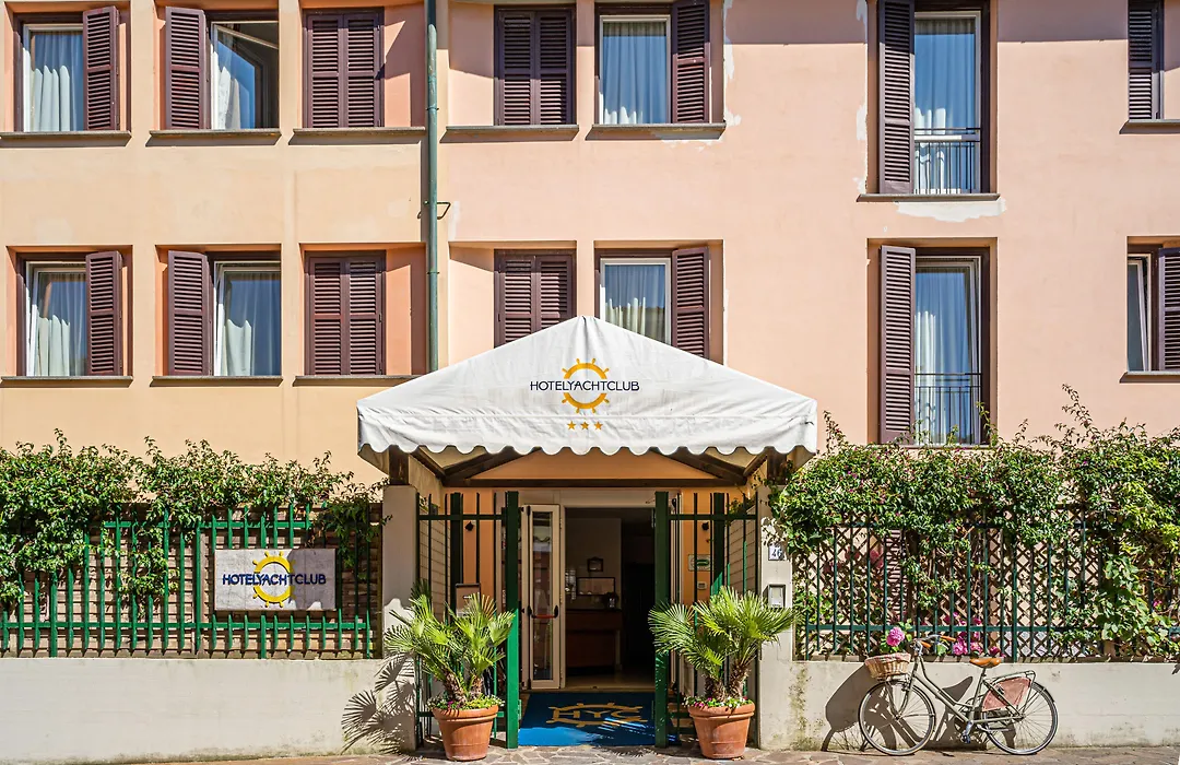Hotel Yacht Club-1