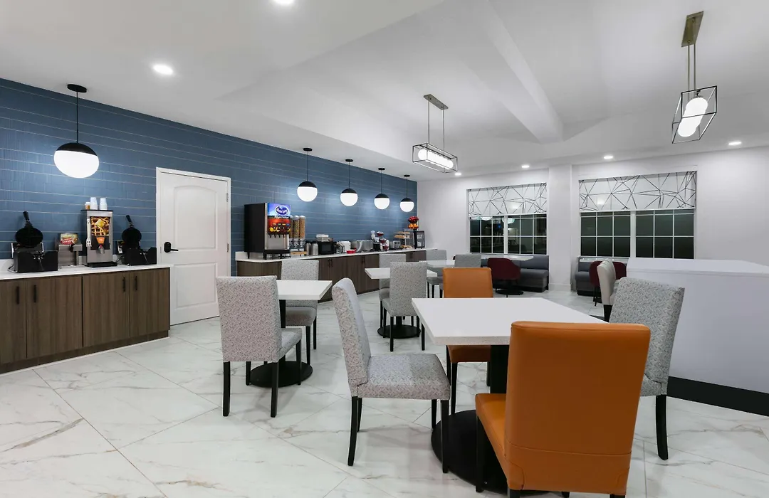 La Quinta Inn & Suites By Wyndham Ft Worth-Burleson-1