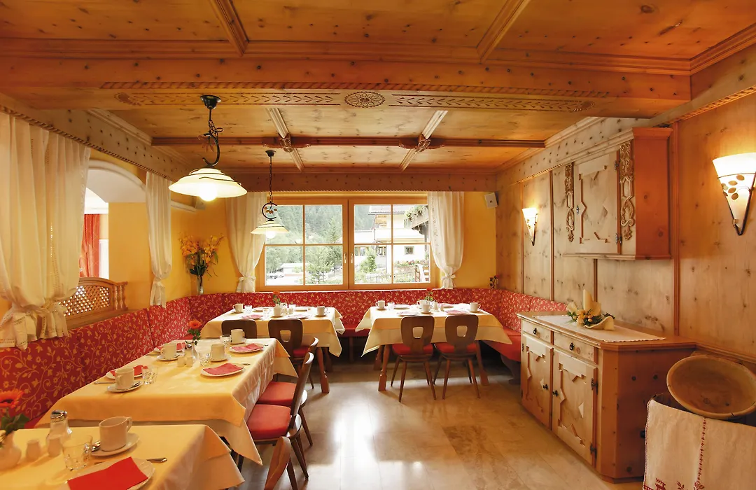 Alpenherz Hotel Garni-1