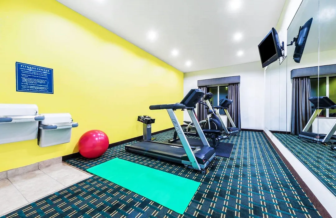Days Inn & Suites By Wyndham Mineral Wells-1