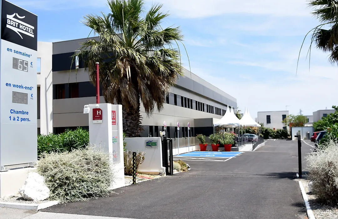 Brit Hotel Porte d'Espagne-1