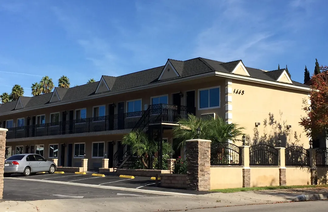 Walnut Inn & Suites West Covina-1