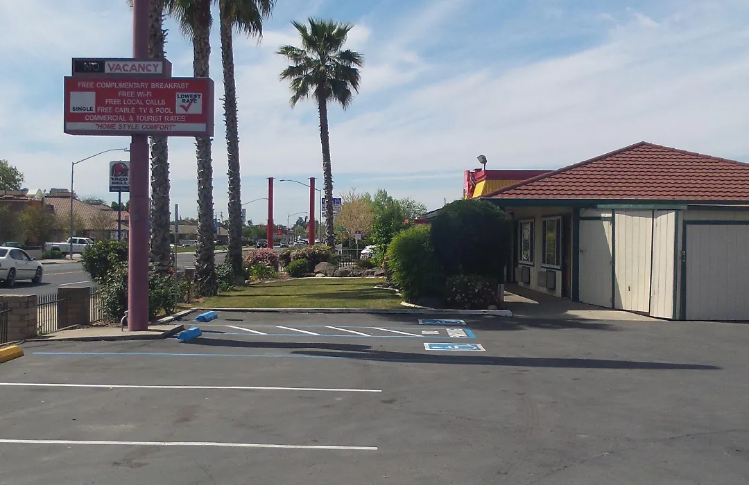 Holiday Motel Oakdale-1