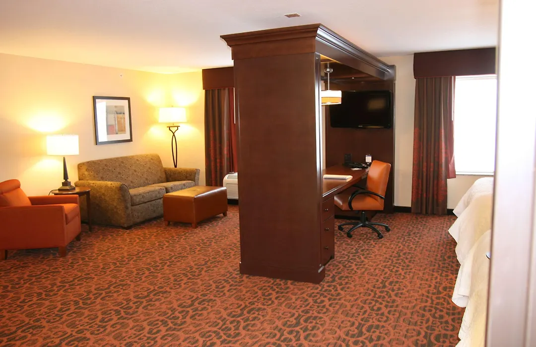 Hampton Inn And Suites Peru-1