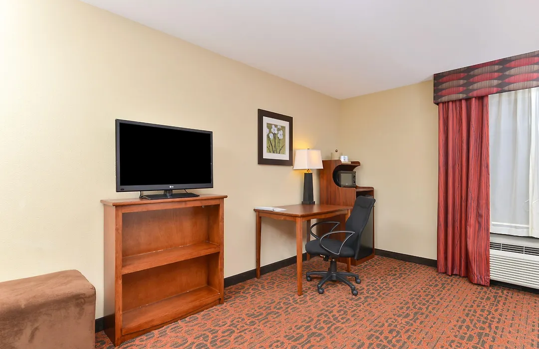 Hampton Inn Muscatine-1