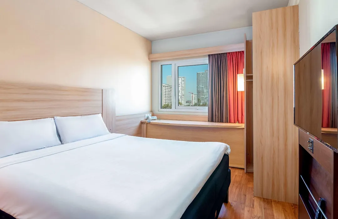 Nobile Inn Santiago-1
