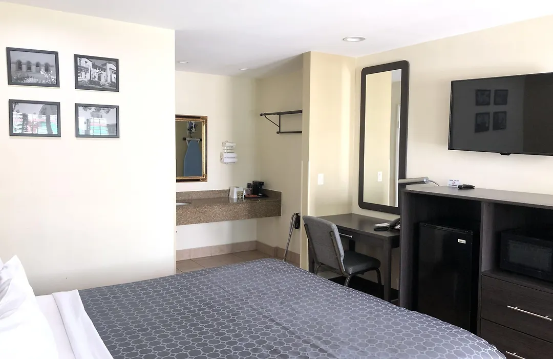 Simply Home Inn & Suites - Riverside-1