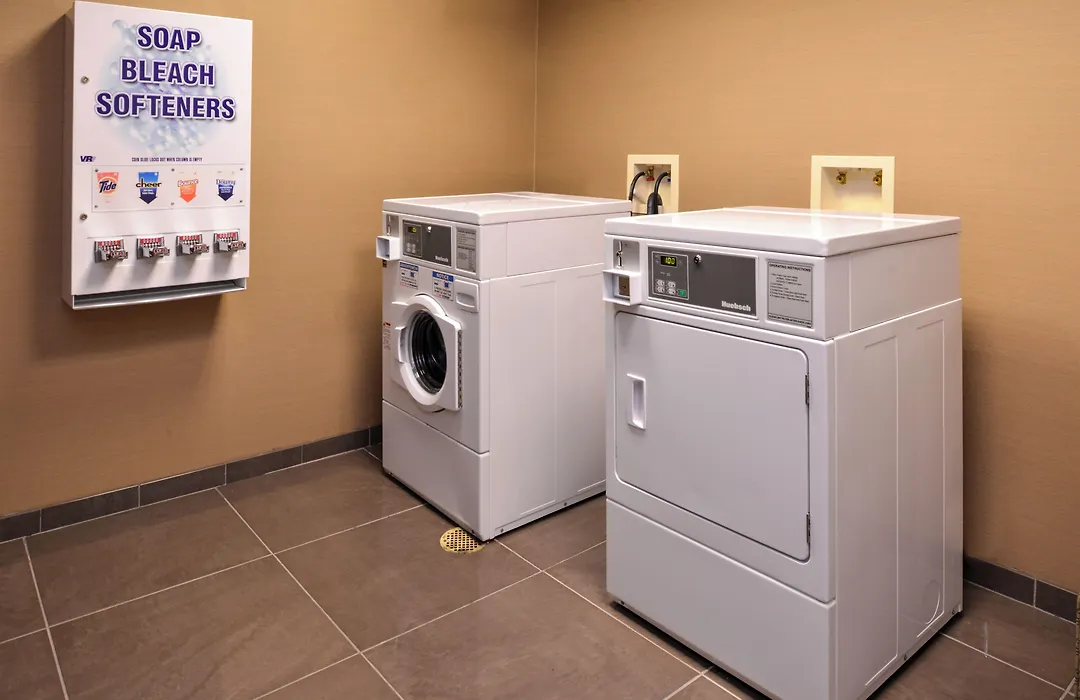 Holiday Inn Express & Suites Fairmont By Ihg-1