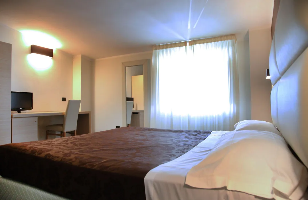 Hotel Sogni D'Oro Airport-1