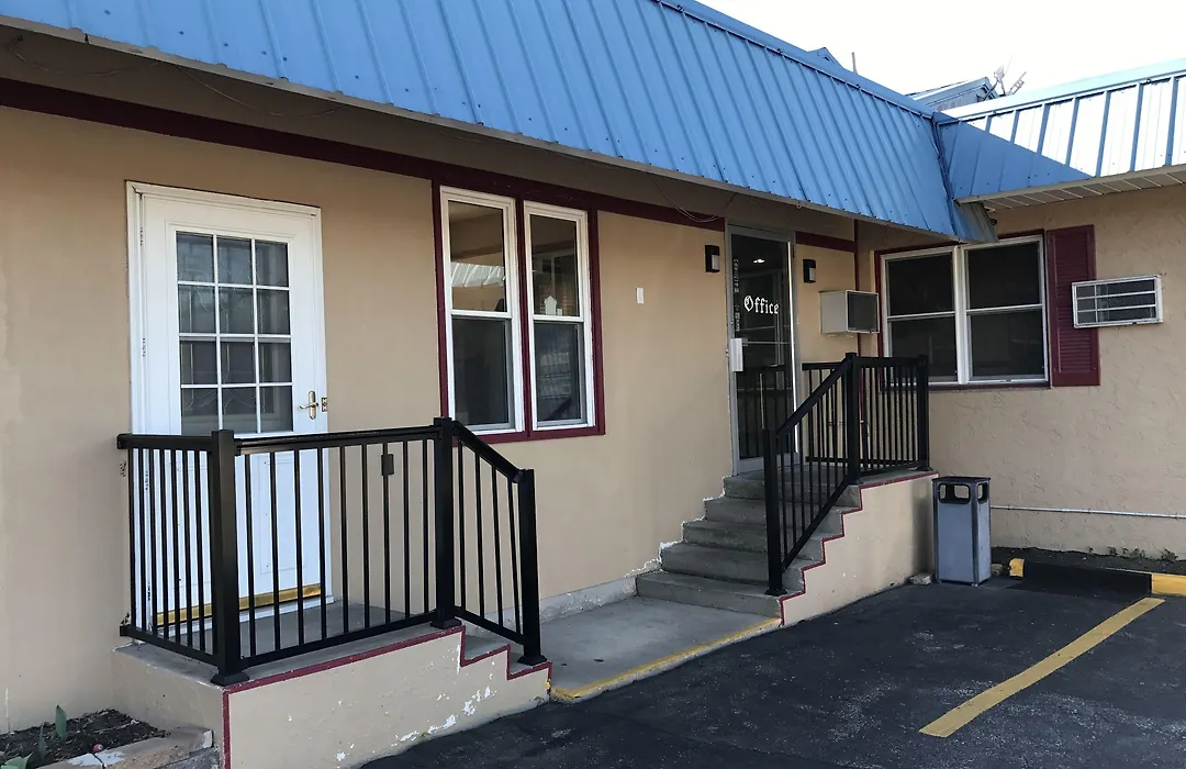 Budget Inn Marinette-1