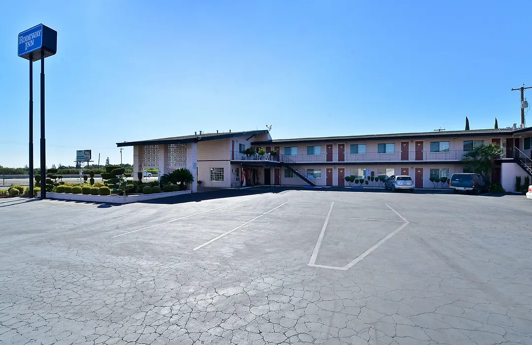 Rodeway Inn Near University-Gateway To Yosemite-1