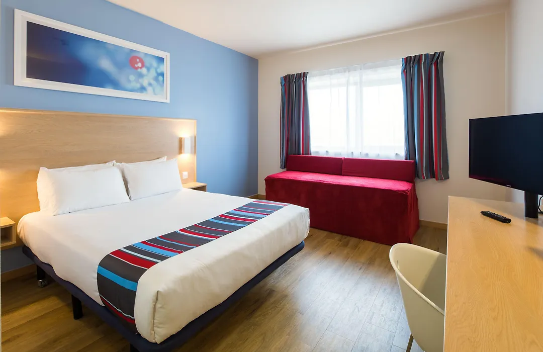 Travelodge Valencia Aeropuerto-1