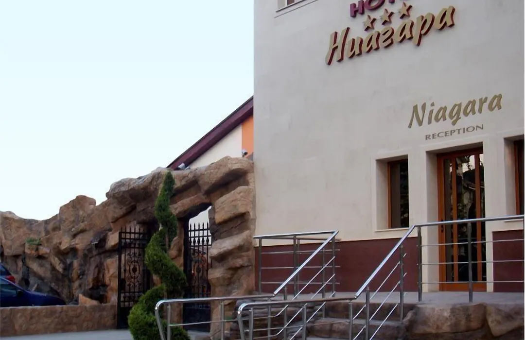 Family Hotel Niagara-1