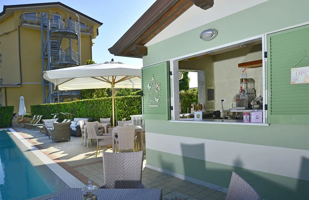 Hotel Villa Tiziana-1