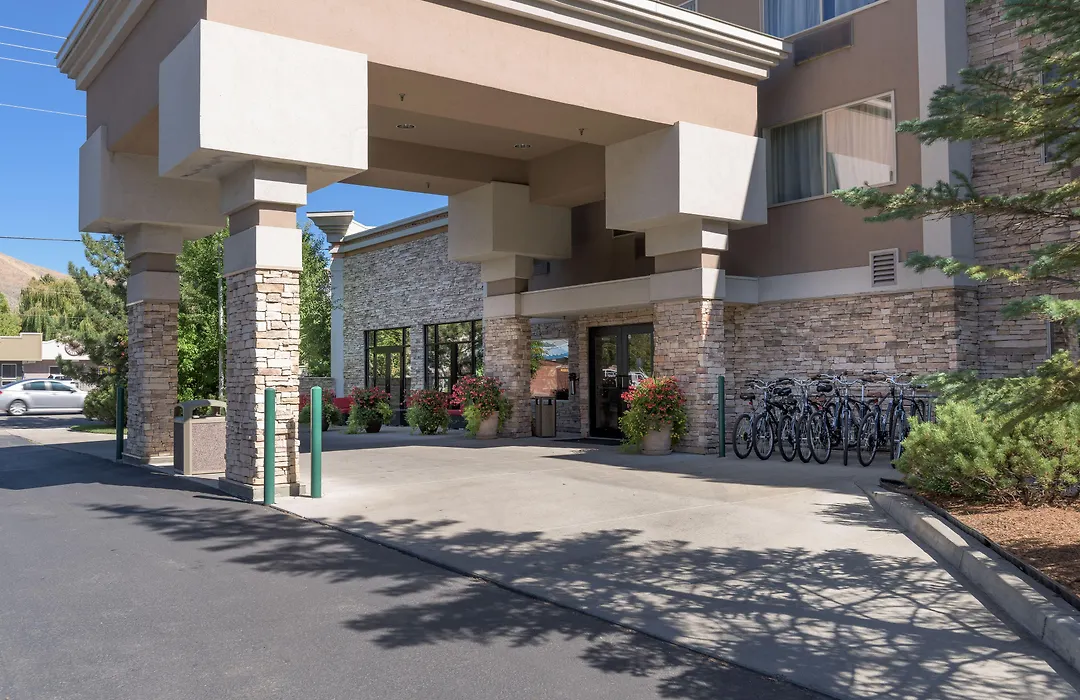 Wood River Inn & Suite-1