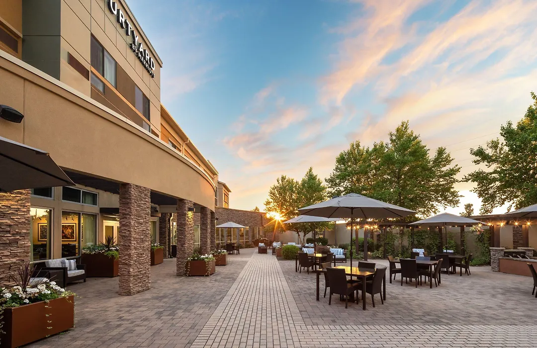 Courtyard Mankato Hotel & Event Center-1