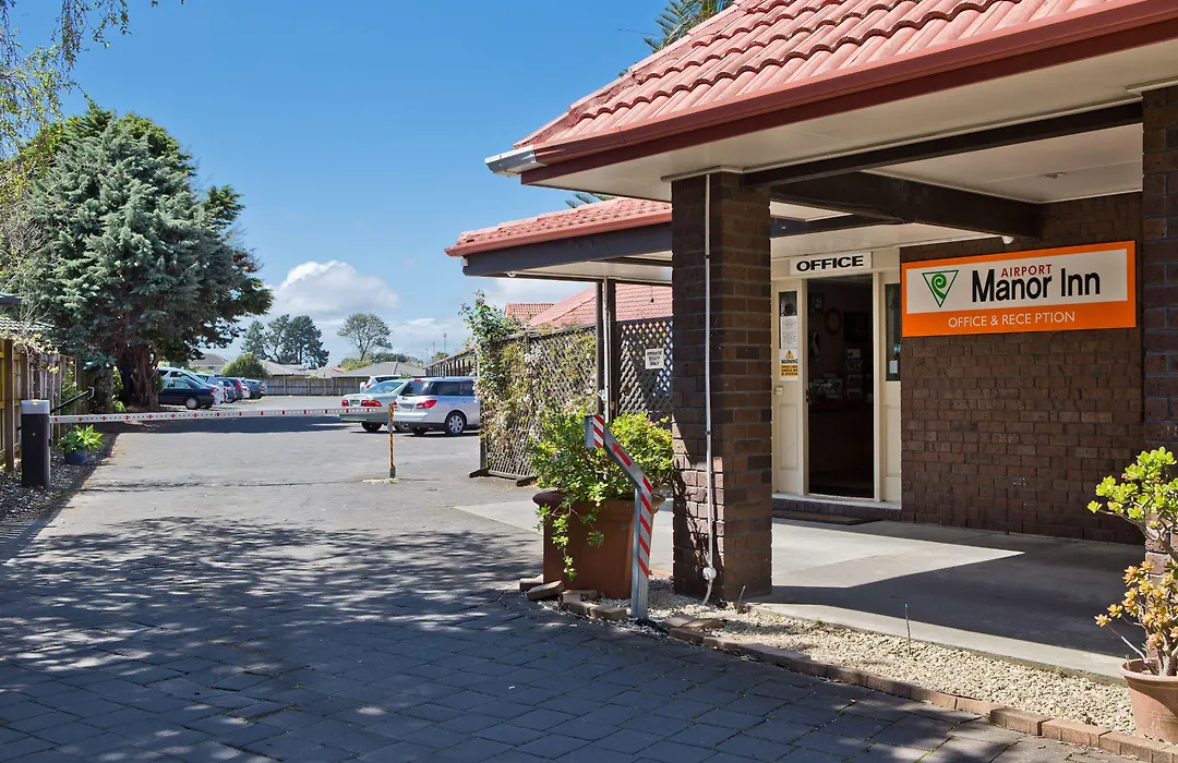 Airport Manor Inn-1