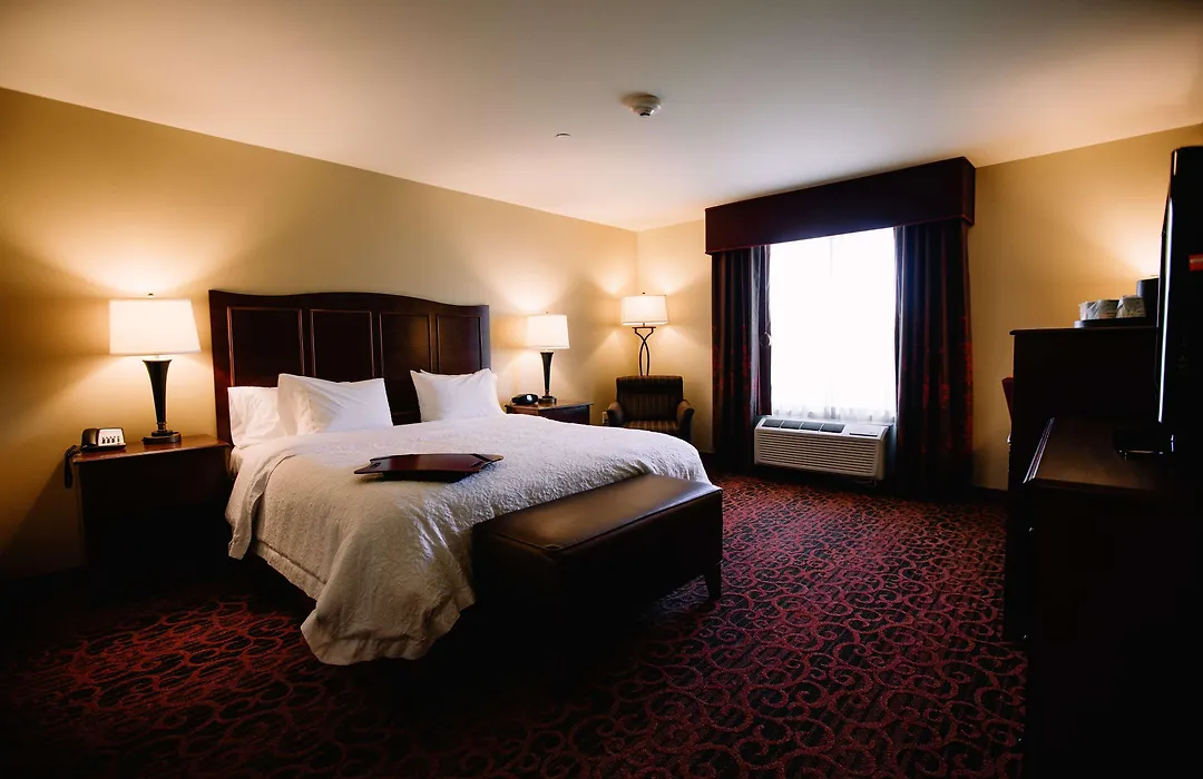 Hampton Inn & Suites Minot-1