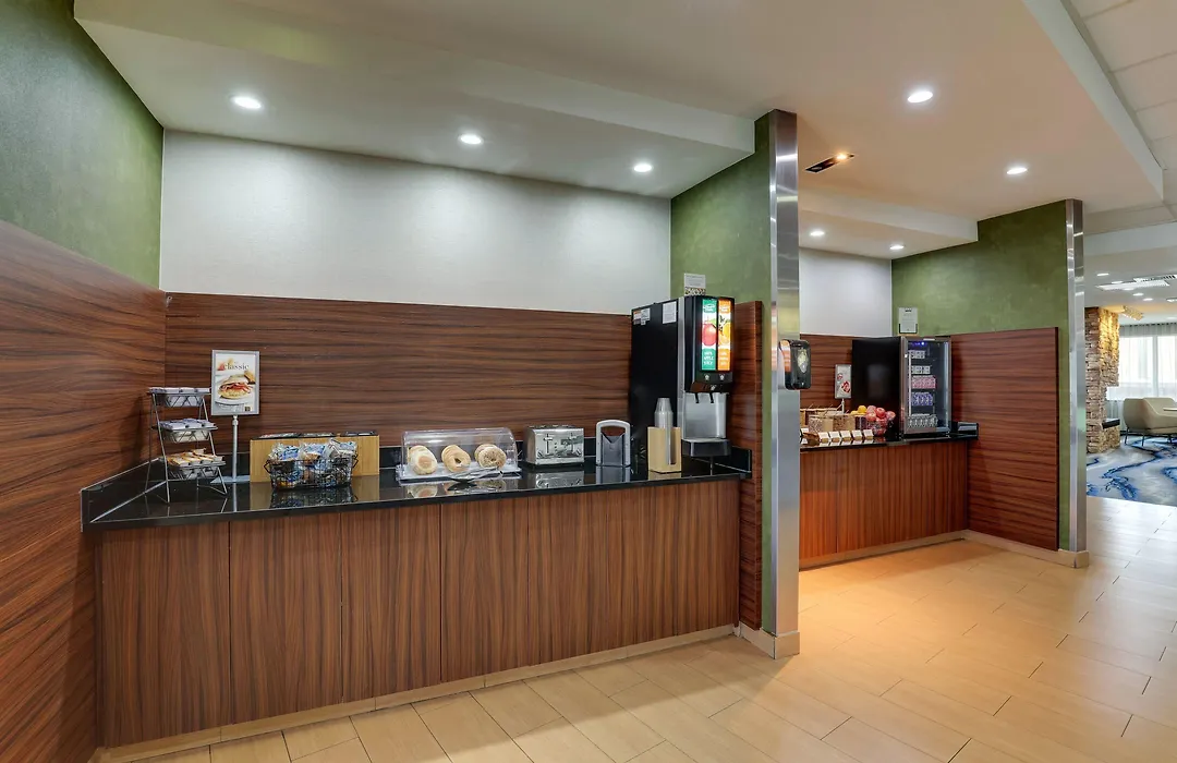 Fairfield Inn And Suites Hutchinson-1
