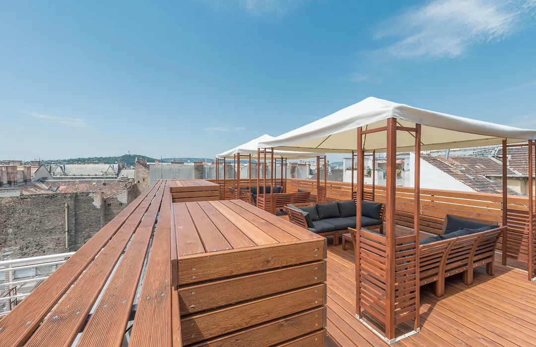 Corvin Plaza Apartments & Suites-1