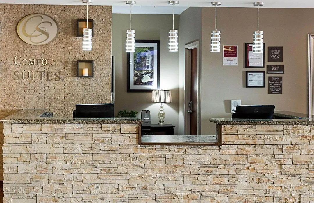 Comfort Suites Near Tanger Outlet Mall-1