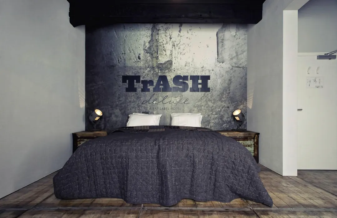 Hotel Trash Deluxe-1