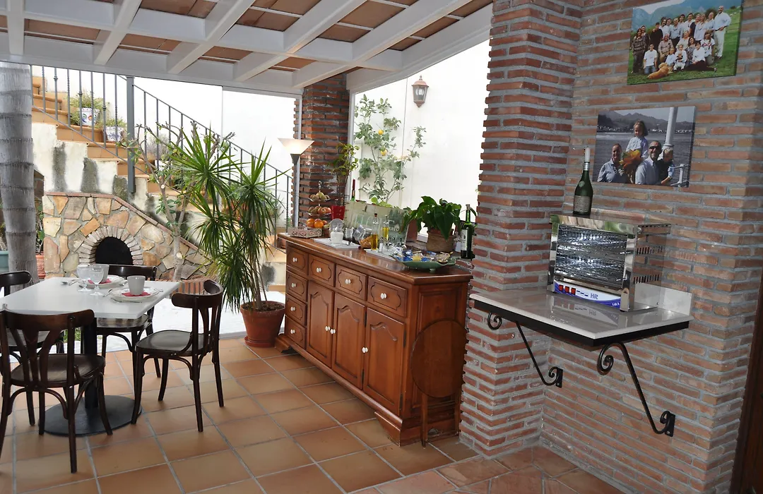 Welcome Inn Nerja Guest House Luxury Bed & Breakfast-1