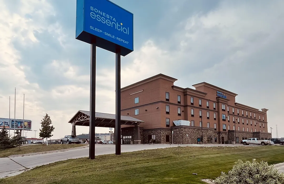 Legend Hotel Minot-1