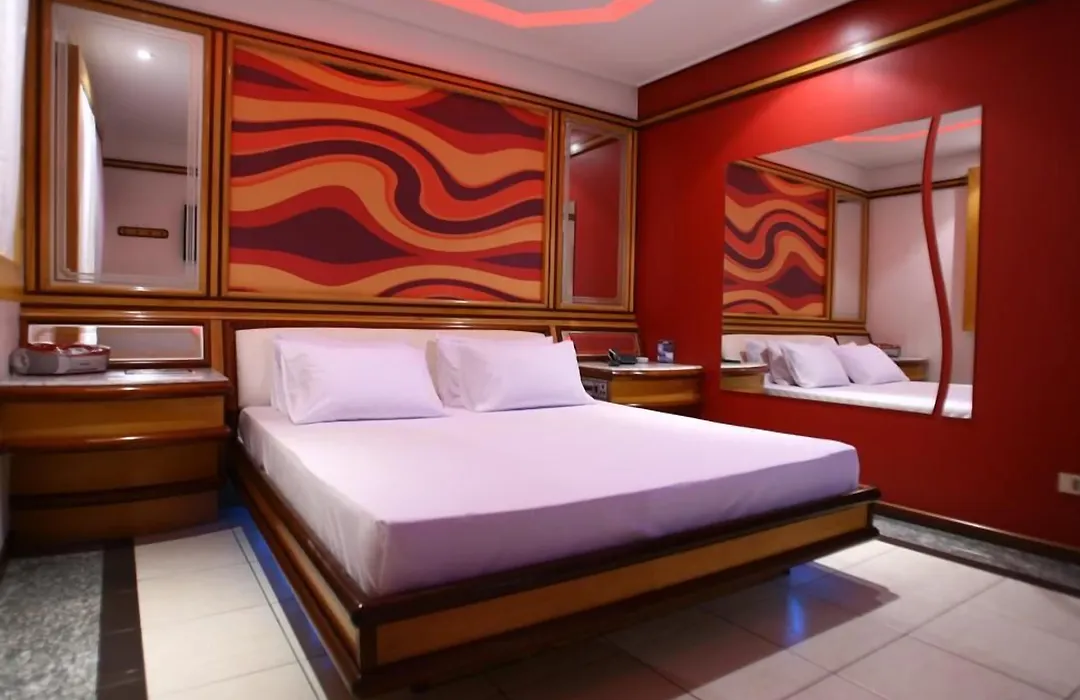 Rivieras Motel (Adults Only)-1