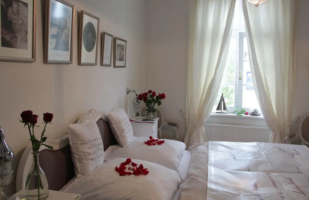 Hotel Lili Marleen-1