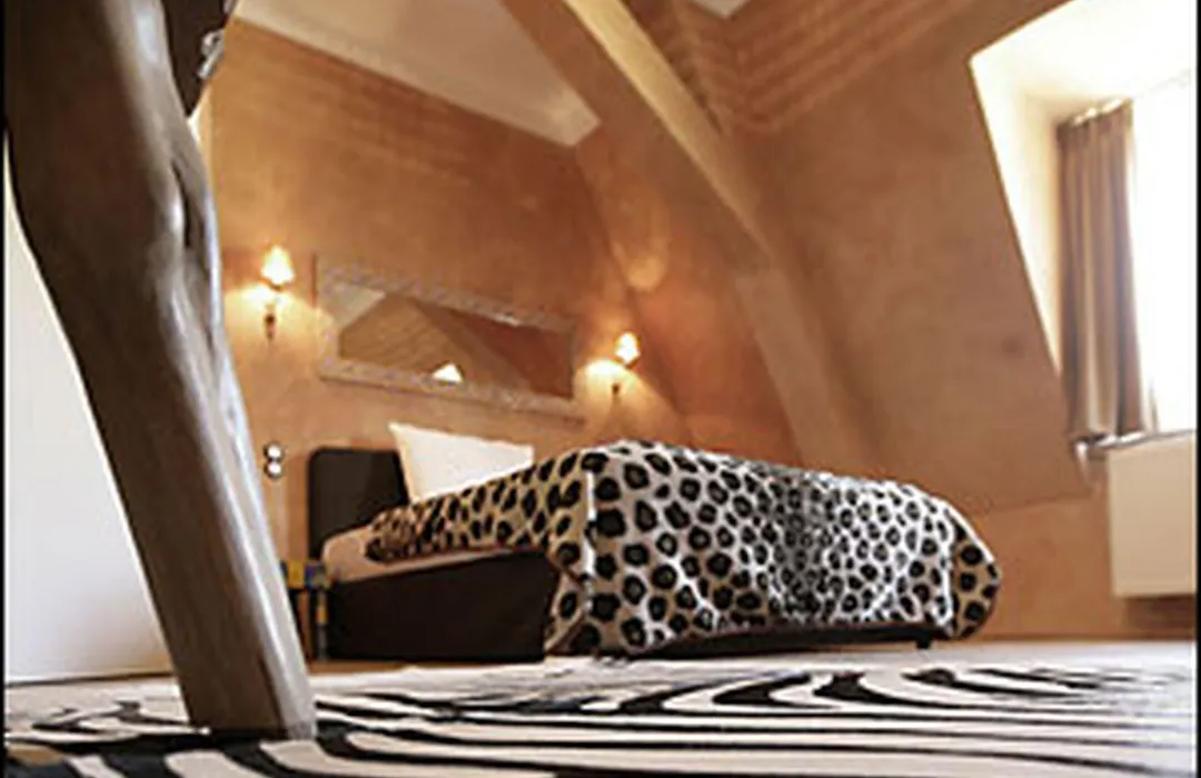 Hip Hotel-1