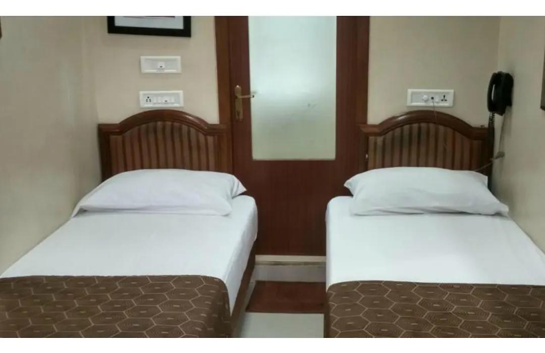 Elphinstone Hotel-1