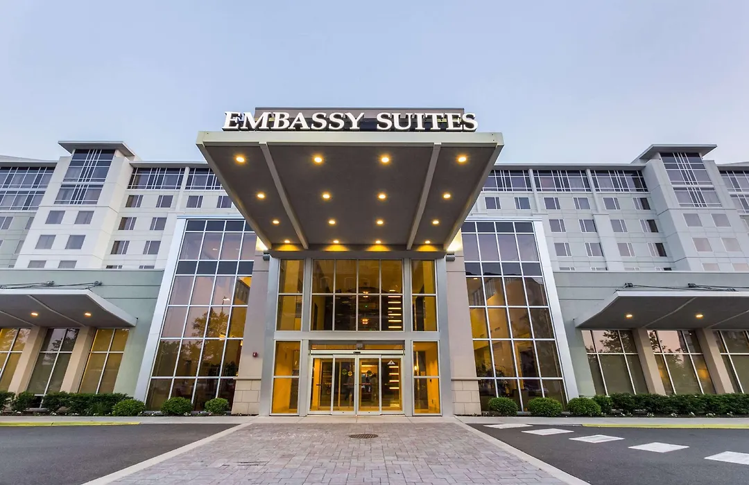 Embassy Suites By Hilton Newark Airport-1