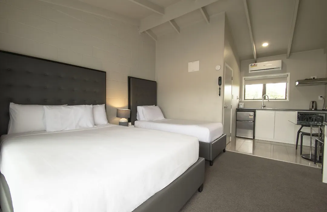 Middlemore Motel-1
