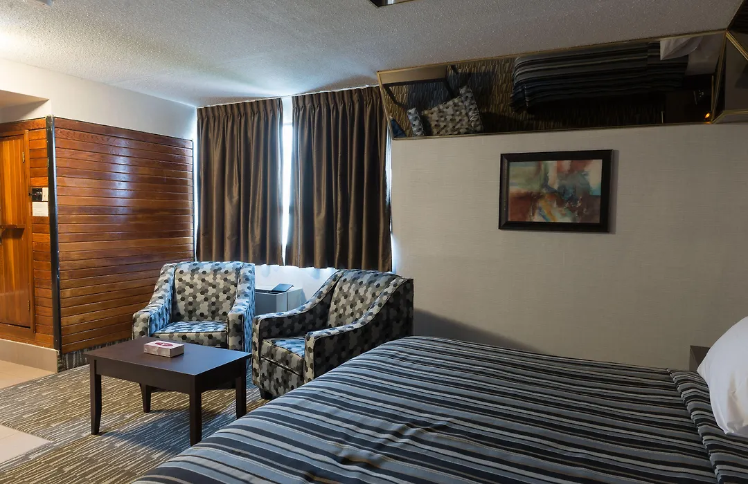 Deluxe Inn-1