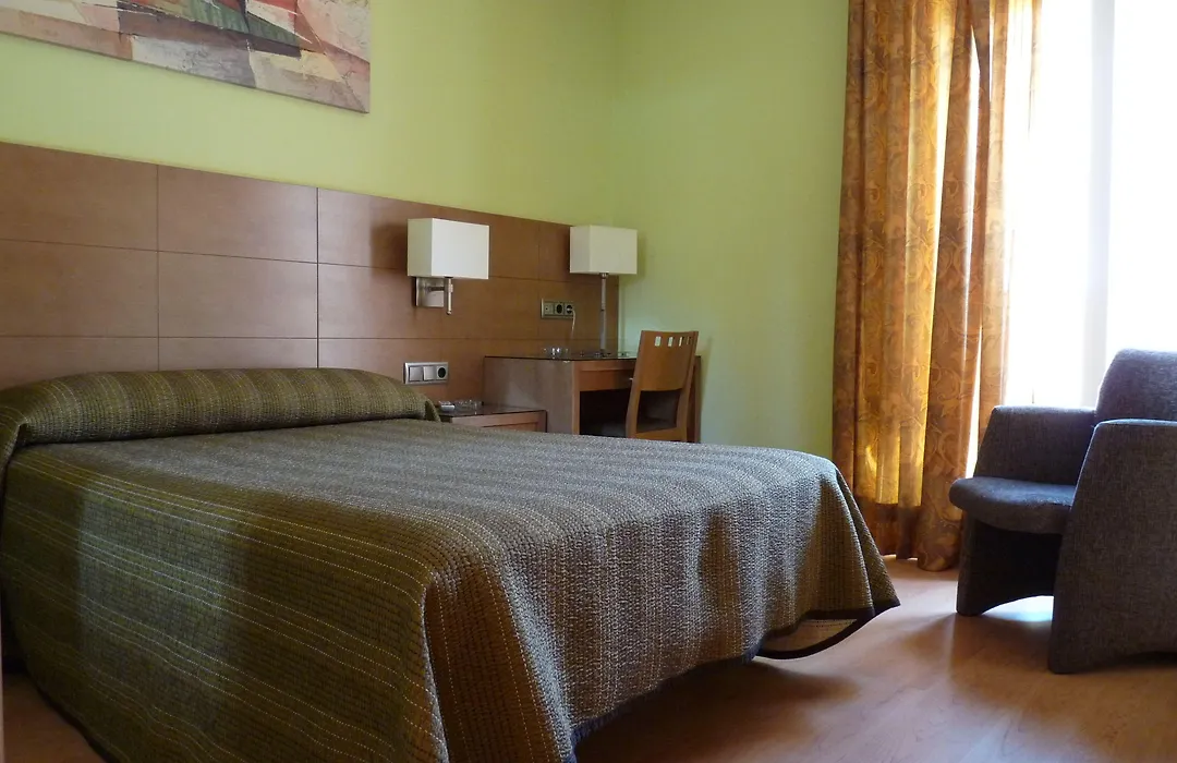 Hotel 4C Puerta Europa-1