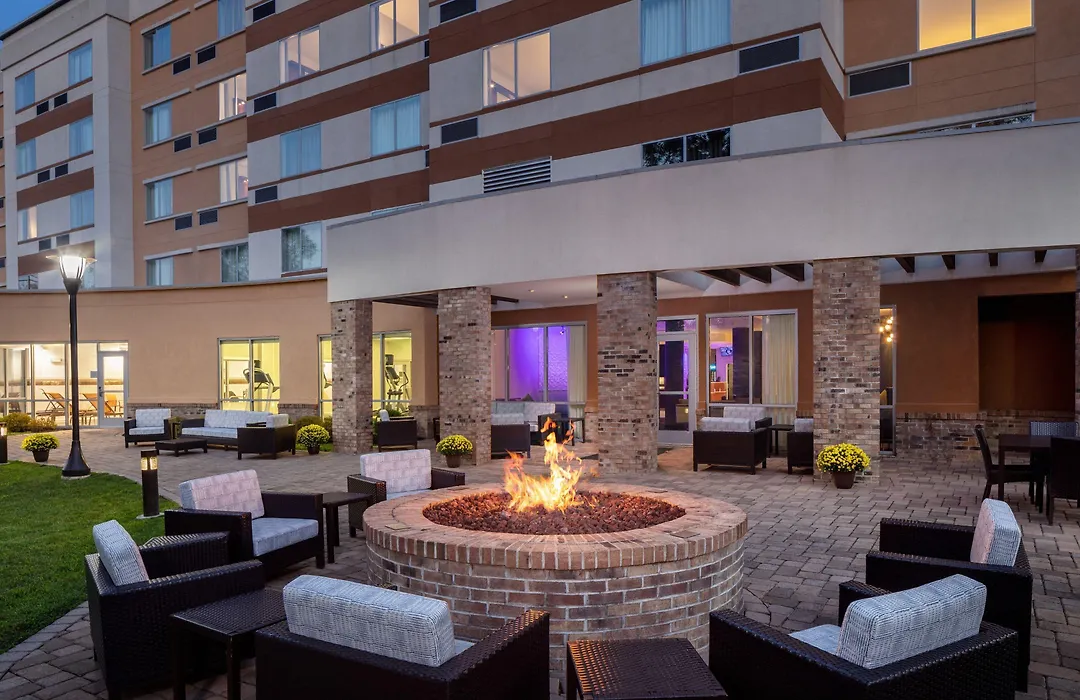 Courtyard By Marriott Charleston Downtown/Civic Center-1