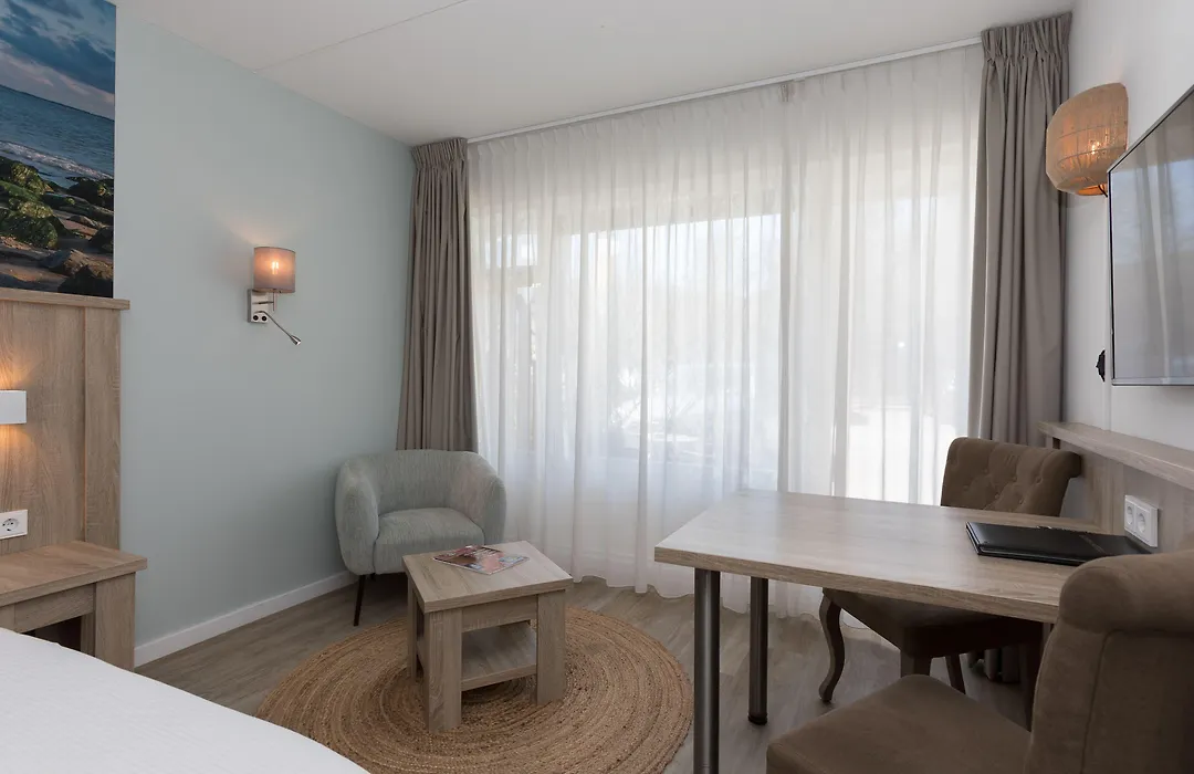 Beach Hotel I Kloeg Collection-1