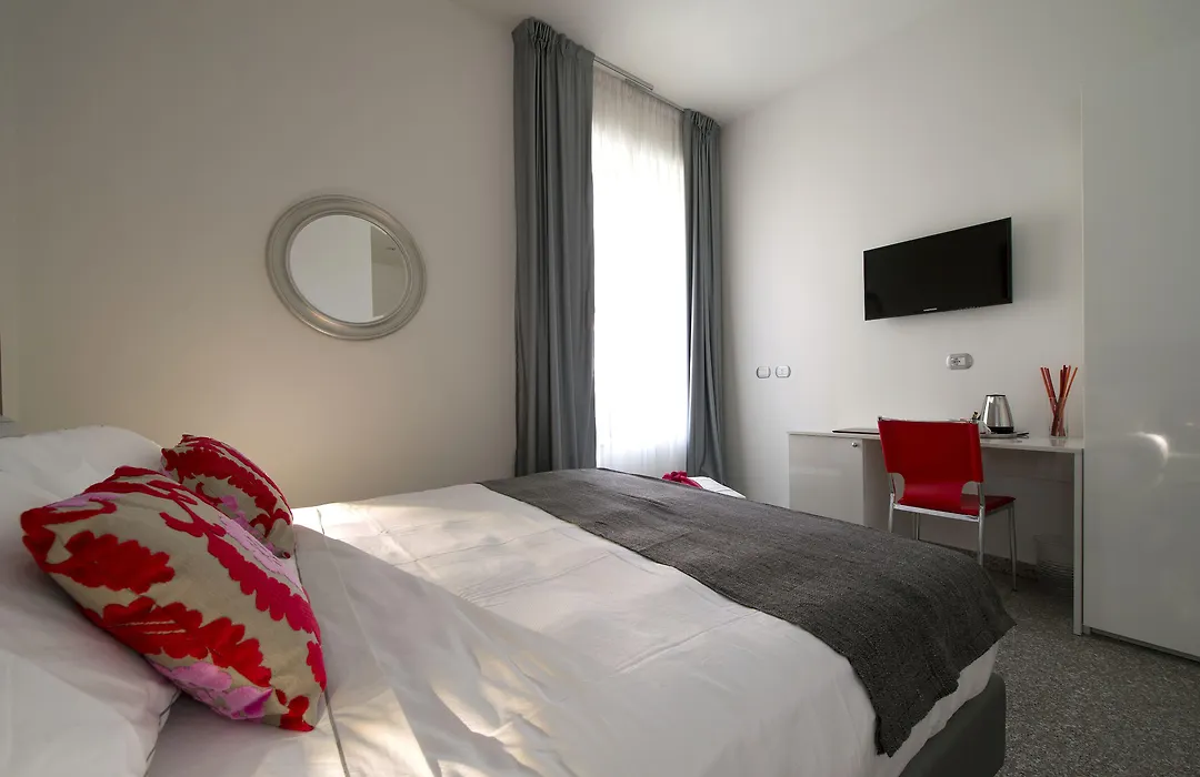 Monza City Rooms & Studios-1