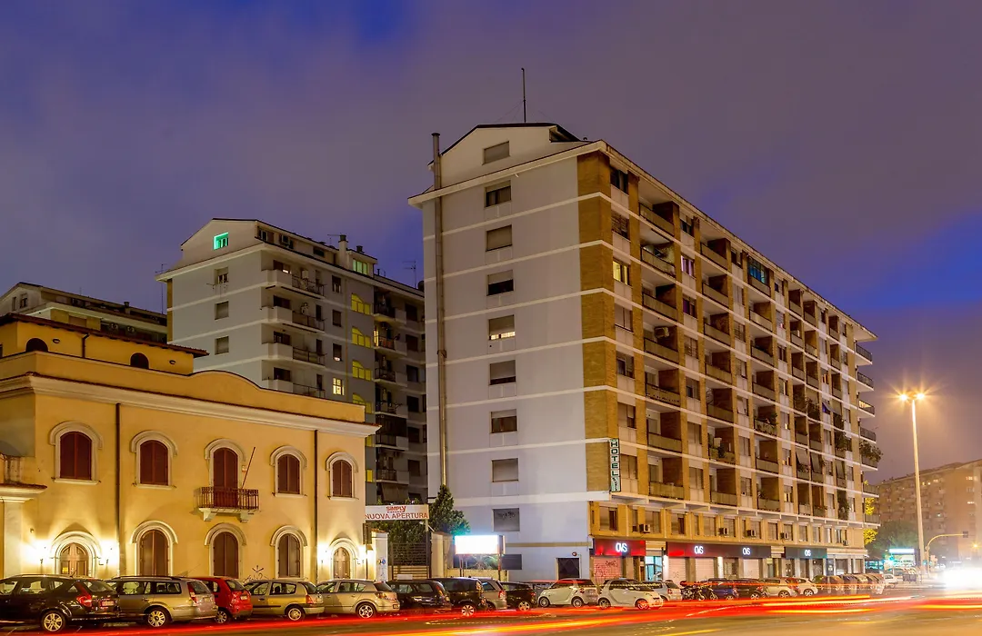 Radio Hotel-1