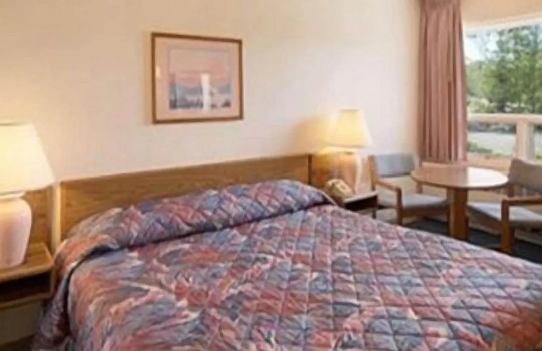 Aspen Inn-1